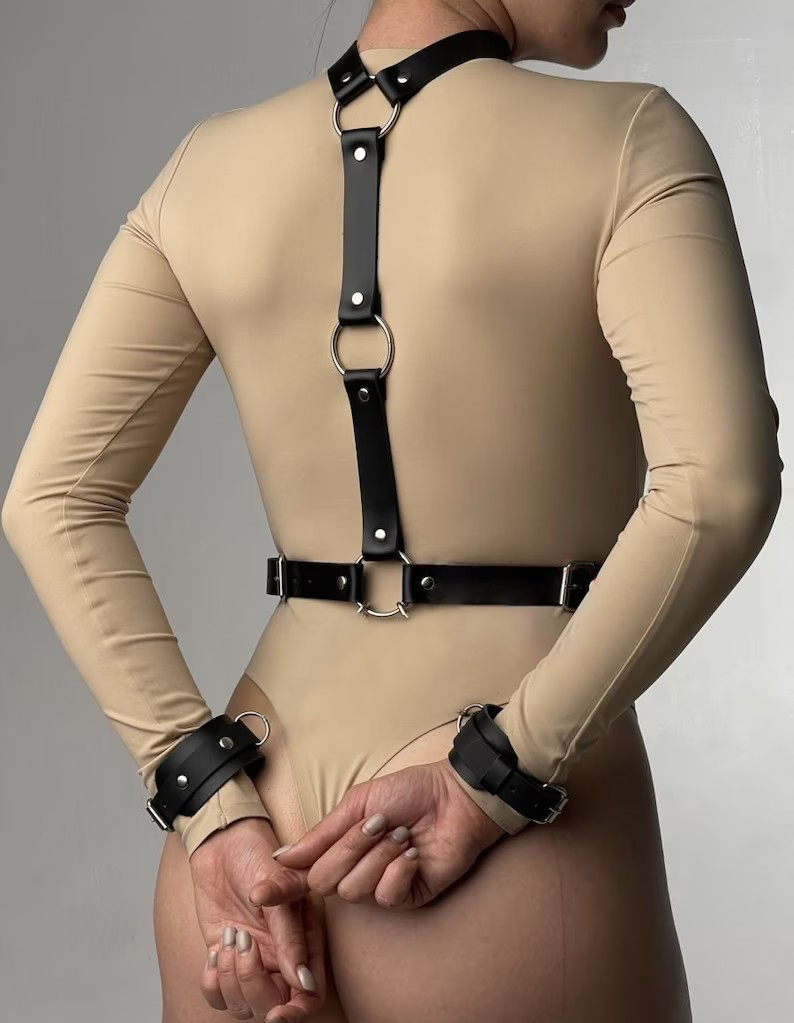 Women's Sexy Leather Harness B - Garter Belt Set avis et prix